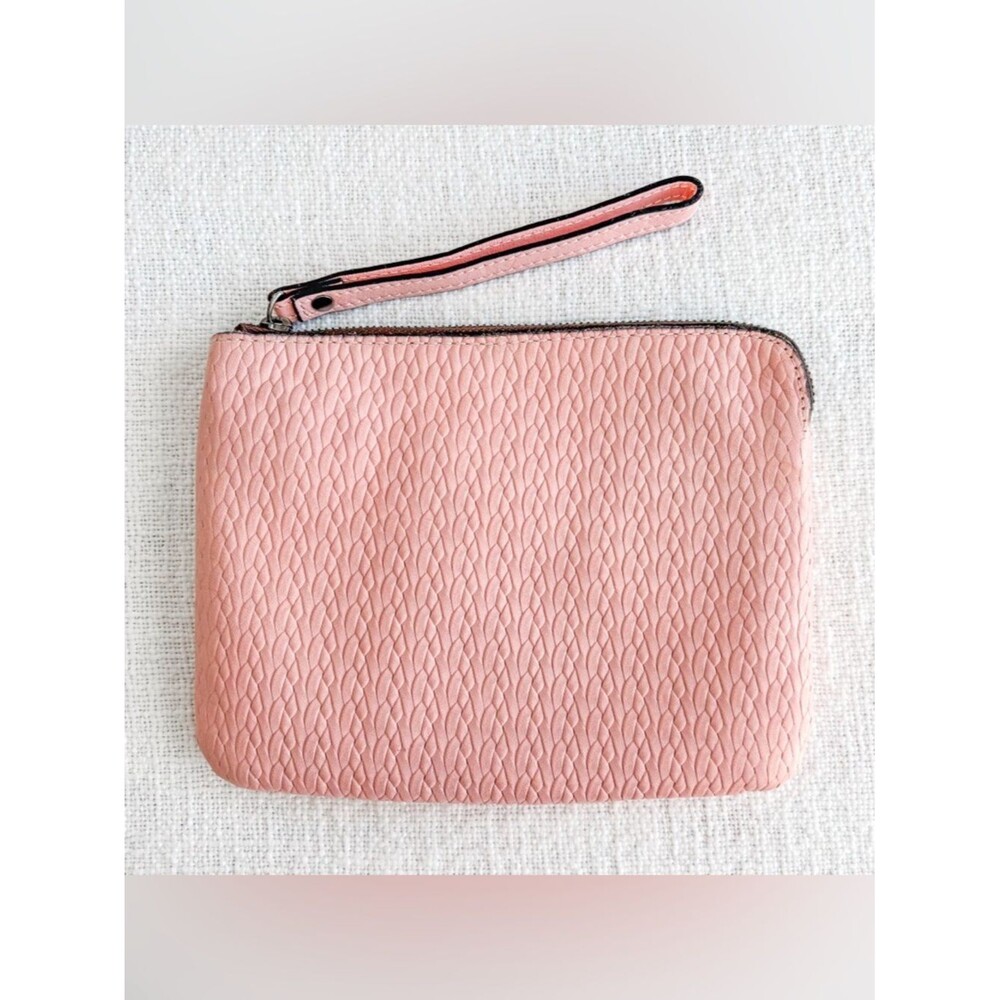 Patricia Nash woven leather wristlet. - Picture 2 of 16